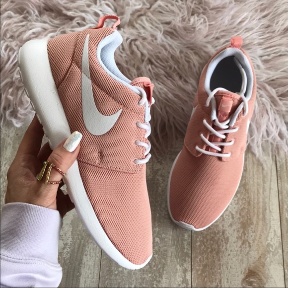 NWT🦄Nike Roshe Pink - Picture 4 of 8